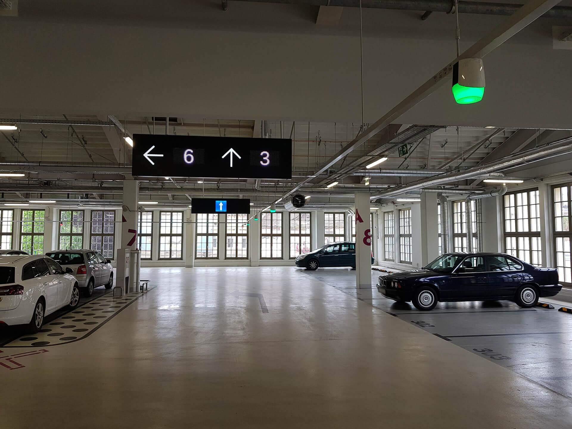 WSKAZYWANIE WOLNYCH MIEJSC